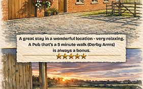 Bowland Breaks- The Shippon Luxury Holiday Let, Luxury Barn Escape With Optional Hot Tub, Log Burner,Comfy Beds, And Views